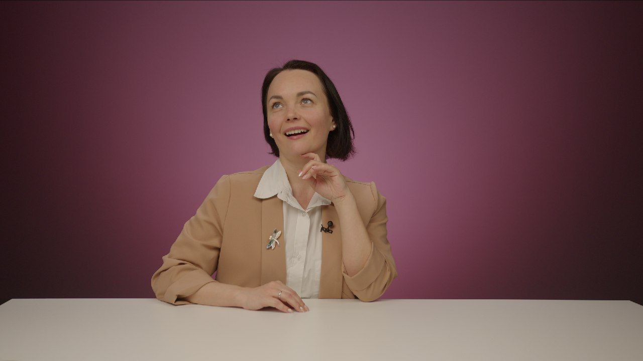 Если вы думаете, что 💳 Сбер - это оооочень серьёзно, то эти фото доказывают, что и там есть место человеческому 😁
Дурачилась для помощницы, которая фиксировала кадр 😂
И вам отправляю для настроения эт... | Сетка — социальная сеть от hh.ru