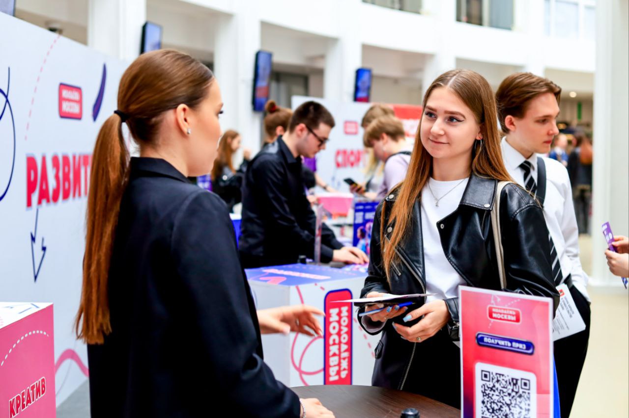 🎓 Увидимся в вашем вузе!
Этой весной АНО «РЧК» присоединяется к программе «Дни молодёжи Москвы в ВУЗах»! 
Мы едем в московские ВУЗы, чтобы познакомиться, пообщаться и провести для вас интересный карье... | Сетка — социальная сеть от hh.ru
