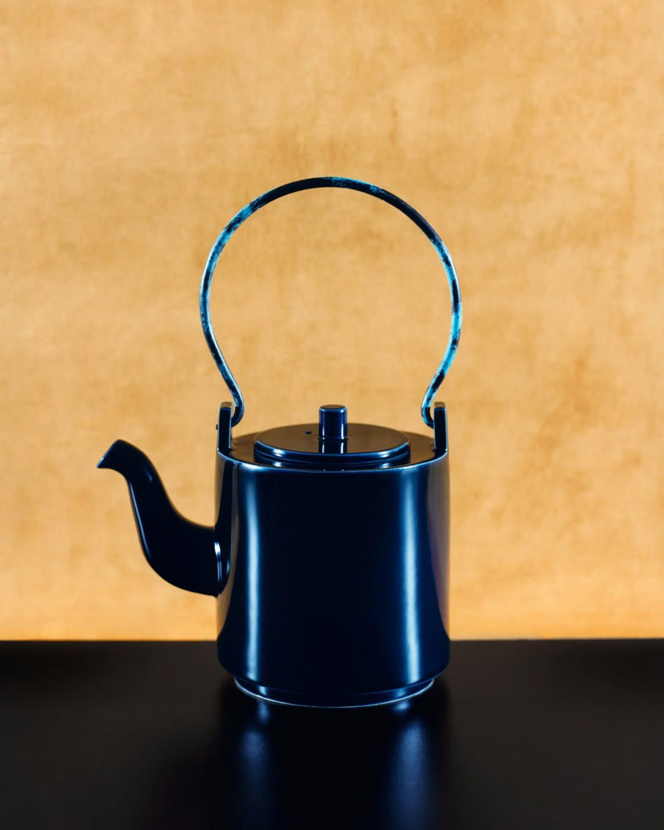 На Миланской неделе дизайна модный дом Loewe представил проект имени себя — Loewe Teapots | Сетка — социальная сеть от hh.ru