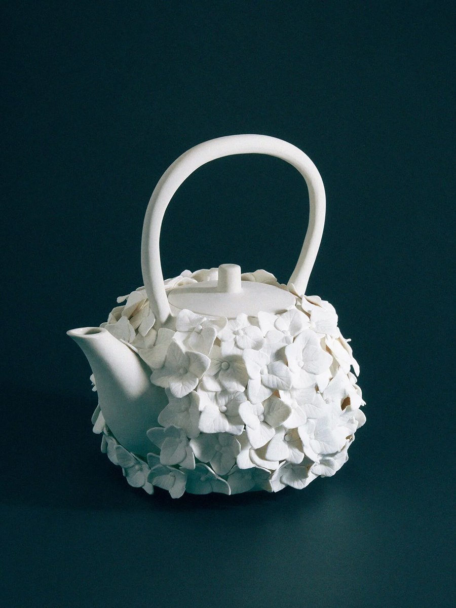 На Миланской неделе дизайна модный дом Loewe представил проект имени себя — Loewe Teapots | Сетка — социальная сеть от hh.ru