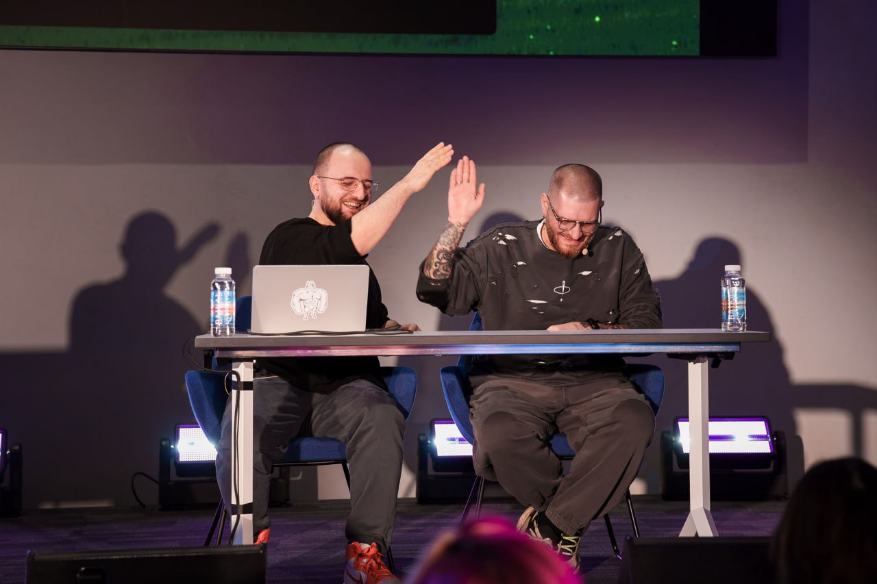 POV: вы, Ильяхов и Скрябин оказались на 2 дня в одной комнате. Ваши действия?
Надеюсь, будете задавать как можно больше вопросов — именно для этого мы и собираемся на Мастерской | Сетка — социальная сеть от hh.ru