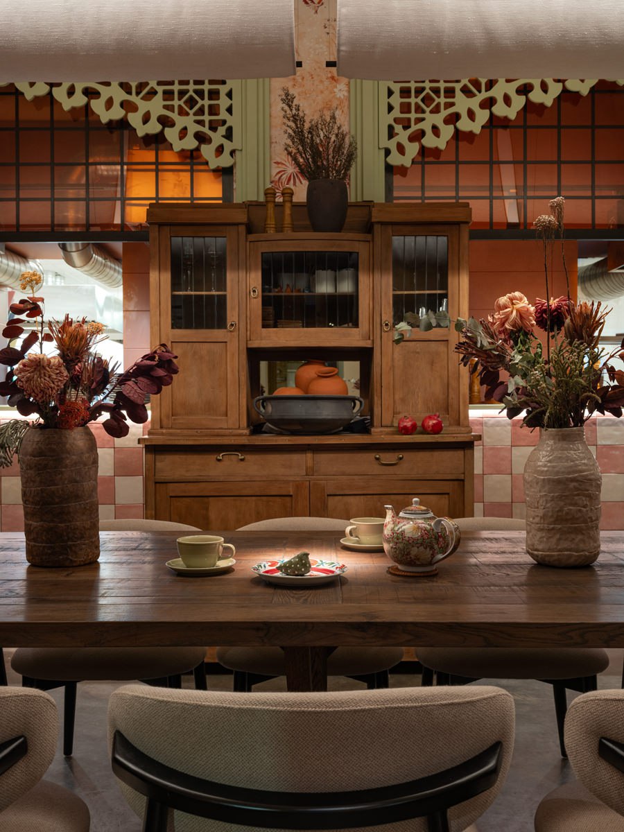 В самом центре Твери открылся ресторан грузинской кухни «Цверик» с этническими деталями, воссозданными после вдумчивого изучения национальных традиций дизайнером Ириной Ахатовой | Сетка — социальная сеть от hh.ru