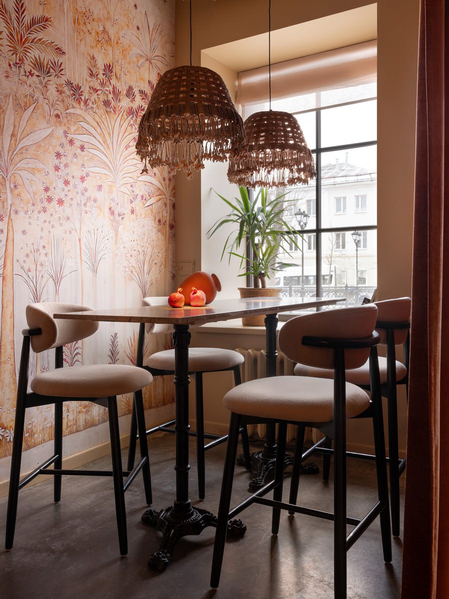 В самом центре Твери открылся ресторан грузинской кухни «Цверик» с этническими деталями, воссозданными после вдумчивого изучения национальных традиций дизайнером Ириной Ахатовой | Сетка — социальная сеть от hh.ru