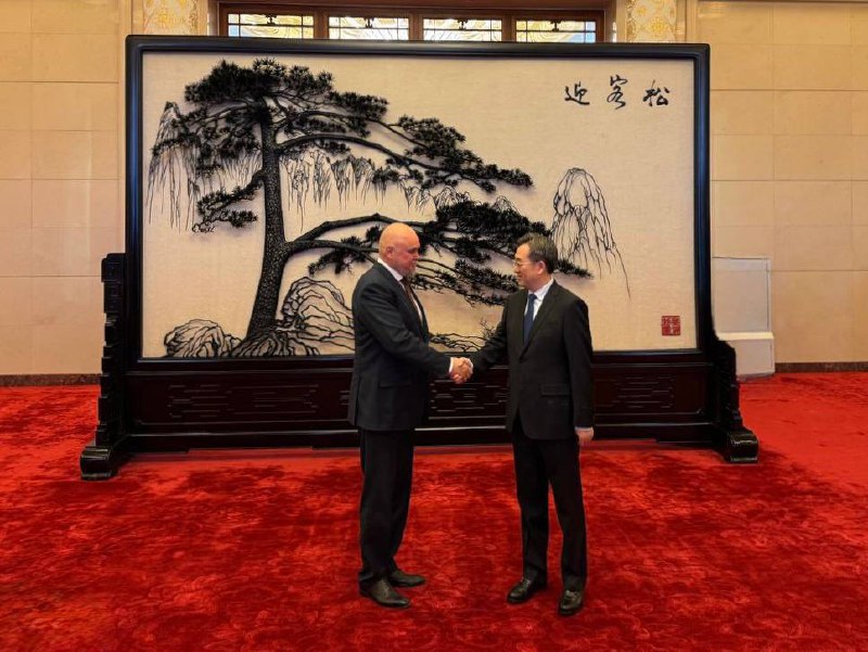 🇷🇺🇨🇳 Сергей Цивилев провел переговоры с вице-премьером Госсовета КНР Дин Сюэсяном
Сергей Цивилев и вице-премьер Госсовета КНР Дин Сюэсян обсудили перспективы российско-китайского сотрудничества в энер... | Сетка — социальная сеть от hh.ru