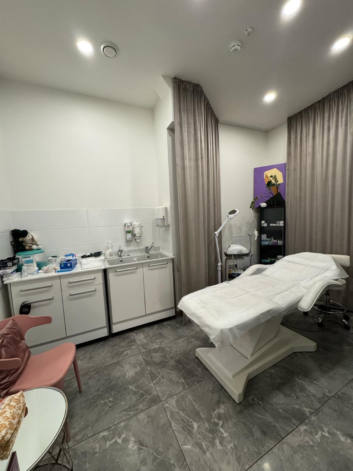 Мы салон красоты - Beauty Bar 8/1.
Это стильное уютное пространство в переулках Арбата | Сетка — социальная сеть от hh.ru