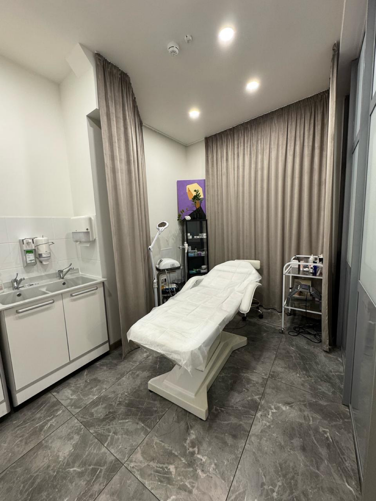 Мы салон красоты - Beauty Bar 8/1.
Это стильное уютное пространство в переулках Арбата | Сетка — социальная сеть от hh.ru
