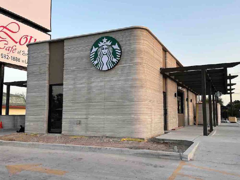 В Техасе строится первый в мире Starbucks, здание которого полностью напечатано на 3D-принтере.
Новость не свежая, но «строительство» уже во всю в процессе, а в соцсетях светятся фотографии | Сетка — социальная сеть от hh.ru