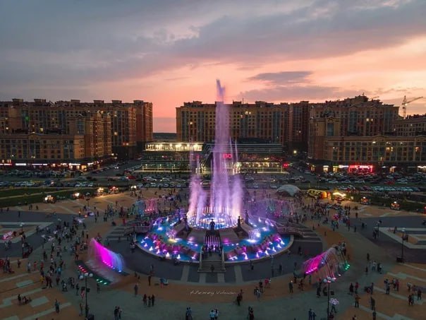 ⛲️ Уже сегодня в Ставрополе одновременно запустят все 30 фонтанов
Главный праздник начнется в 17:00 на Владимирской площади. Там вас ждет светомузыкальное шоу | Сетка — социальная сеть от hh.ru