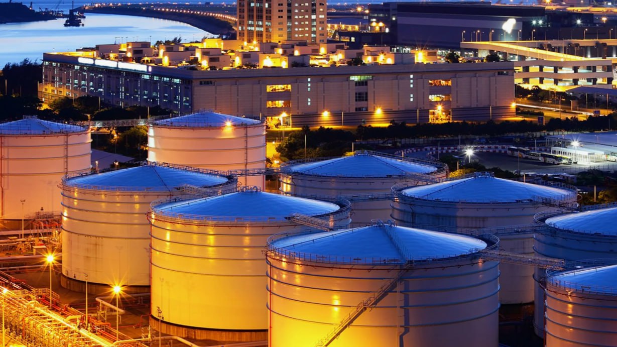 Изменили правила безопасности для нефтебаз
ℹ️ Ростехнадзор дополнил ФНП № 529 условиями, при выполнении которых субъектам ТЭК разрешат хранить нефть и нефтепродукты в подземных и заглублённых резервуа... | Сетка — социальная сеть от hh.ru
