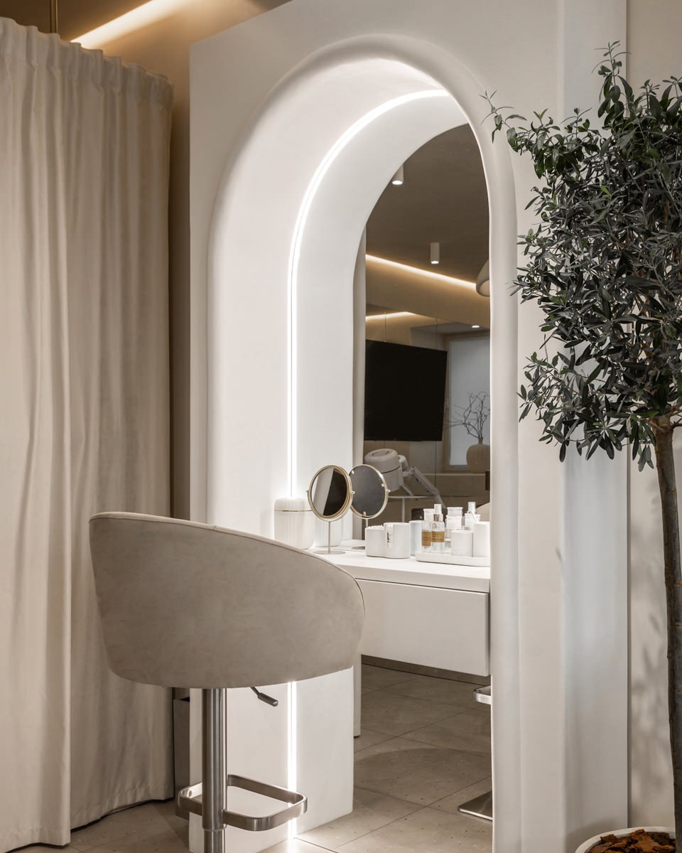 Дизайнер Елена Дмитриева спроектировала интерьер собственной студии маникюра в скандинавском стиле. Каким получился этот интерьер читайте и смотрите на сайте wajournal | Сетка — социальная сеть от hh.ru