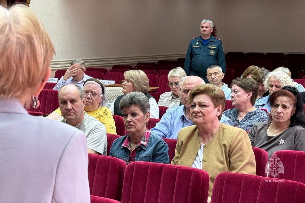 В рамках проекта «Активное долголетие» состоялась встреча с работниками ФГБУ ВНИИПО МЧС России | Сетка — социальная сеть от hh.ru