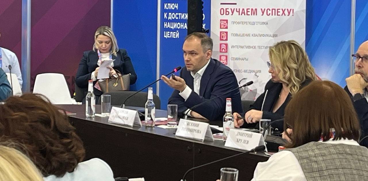 Участники Ассоциации «ФЛАГМАН» выступили на форуме ГОСЗАКАЗ!
Сегодня в рамках экспертных дискуссий участвовали 4 члена Ассоциации:
🔴 Юлия Климина – «Заказ на российский товар: как производителю получи... | Сетка — социальная сеть от hh.ru
