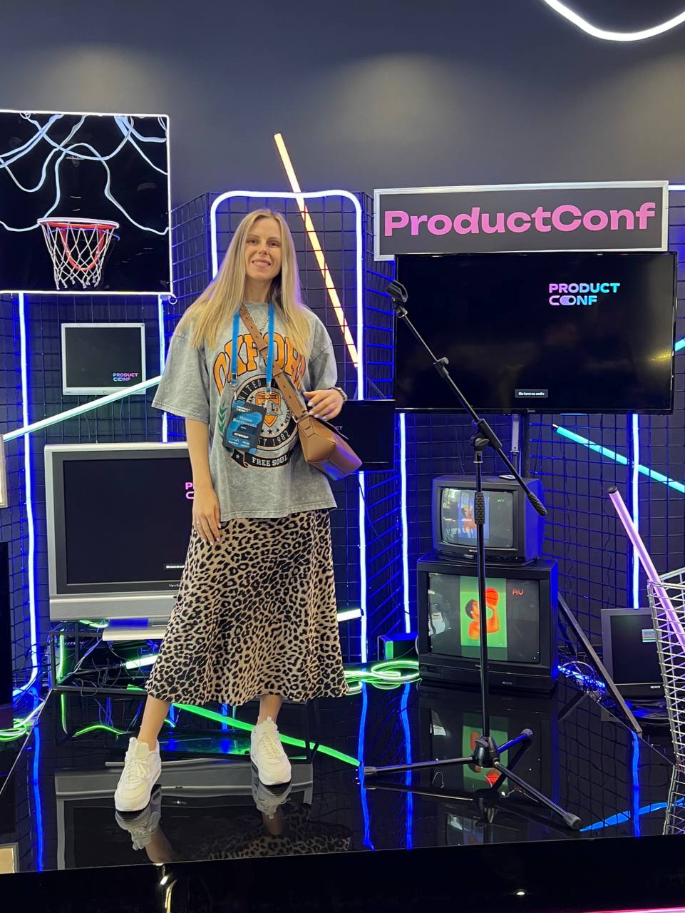 Так, ну я уже выиграла наклейки, кофе и отказалась от банки конфет. | Сетка — социальная сеть от hh.ru