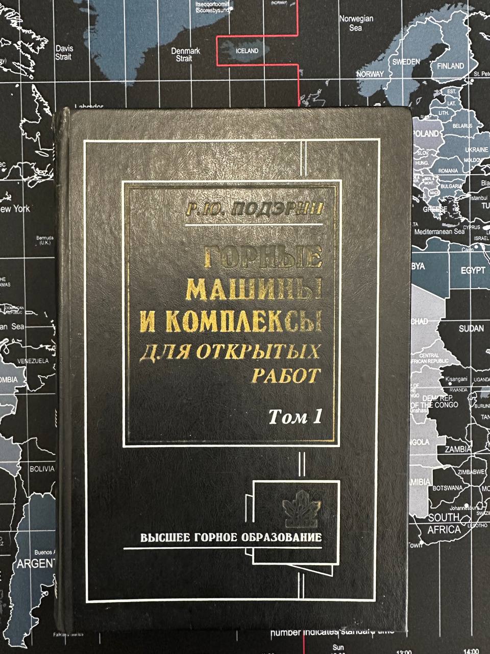 Сегодня в руки попал экземпляр всем известного издания, и он с автографом автора 🔥. Кто то из аудитории канала был лично знаком с подобными авторами? | Сетка — социальная сеть от hh.ru