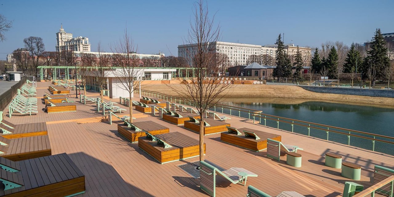 🏖В Парке Горького появилась зона пляжного отдыха у Пионерского пруда
Уже этим летом здесь можно будет купаться, загорать и отдыхать на шезлонгах и лежаках | Сетка — социальная сеть от hh.ru