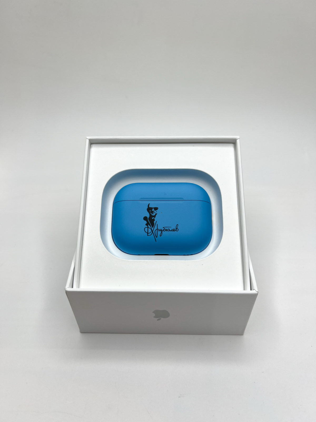 🎨 Еще один шедевр от LiviToys! Представляем вашему вниманию кастомизированные AirPods Pro
Узнали кто изображен на наушниках ?
#LiviToys #AirPodsPro #кастомизация #ручнаяработа #наушники #apple #заказ | Сетка — социальная сеть от hh.ru