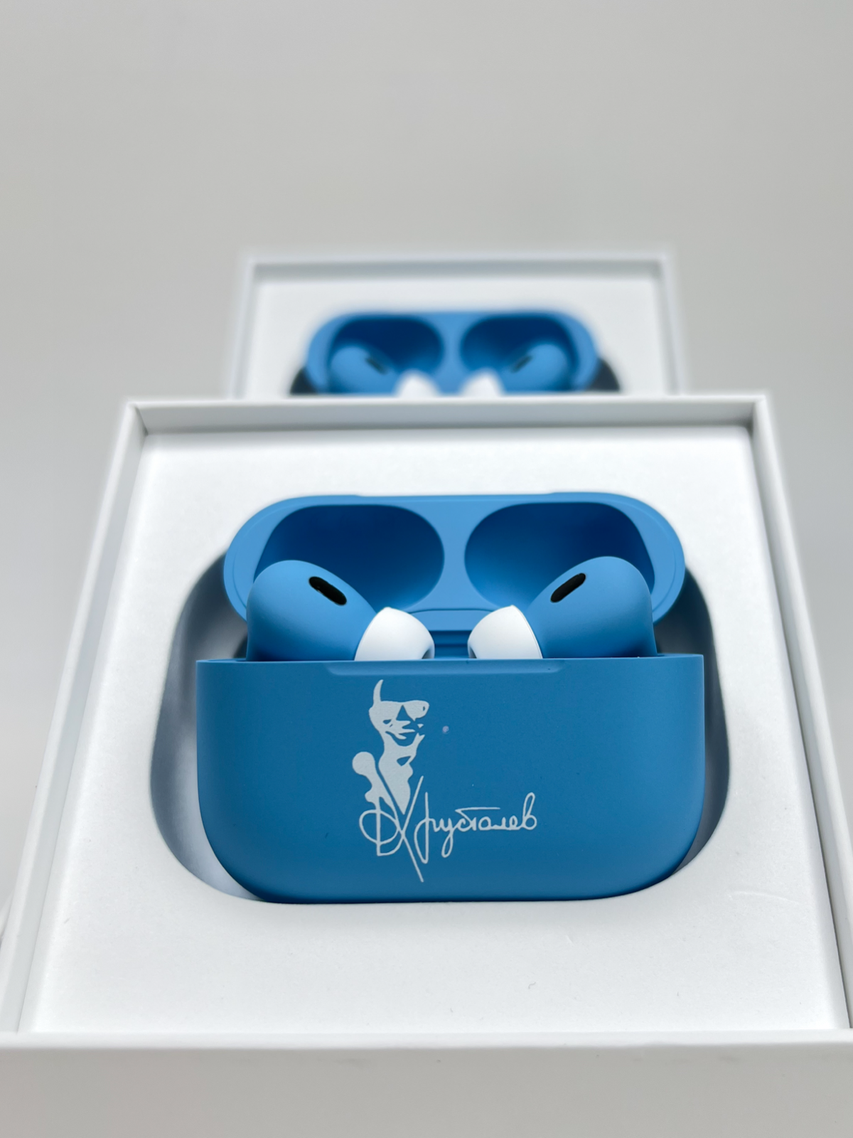 🎨 Еще один шедевр от LiviToys! Представляем вашему вниманию кастомизированные AirPods Pro
Узнали кто изображен на наушниках ?
#LiviToys #AirPodsPro #кастомизация #ручнаяработа #наушники #apple #заказ | Сетка — социальная сеть от hh.ru