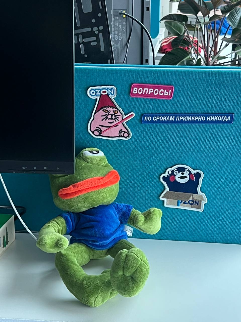 Пока в очередной раз наслаждалась офисом, решила собрать самые вайбовые — и забавные — фотки из нашего пространства в Москоу-Сити 🫶🏻
Кидайте фото приколов из вашего офиса в комментарии! | Сетка — социальная сеть от hh.ru