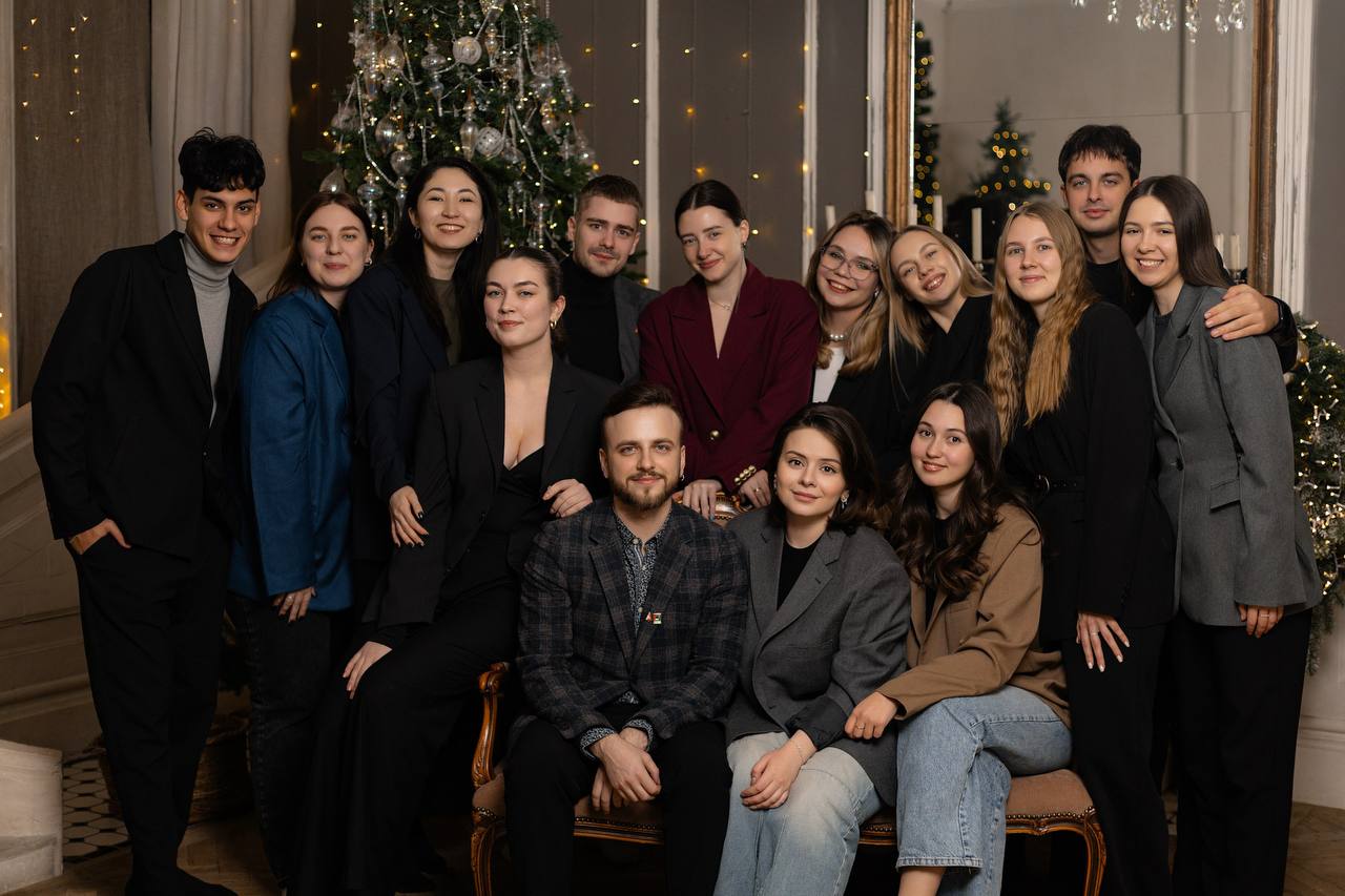 Развитие и ведение программы «Капитаны» в Ростове-на-Дону🤩
Когда меня спрашивают, чем я занимаюсь в «капитанах», я улыбаюсь. Потому что короткого ответа здесь быть не может | Сетка — социальная сеть от hh.ru