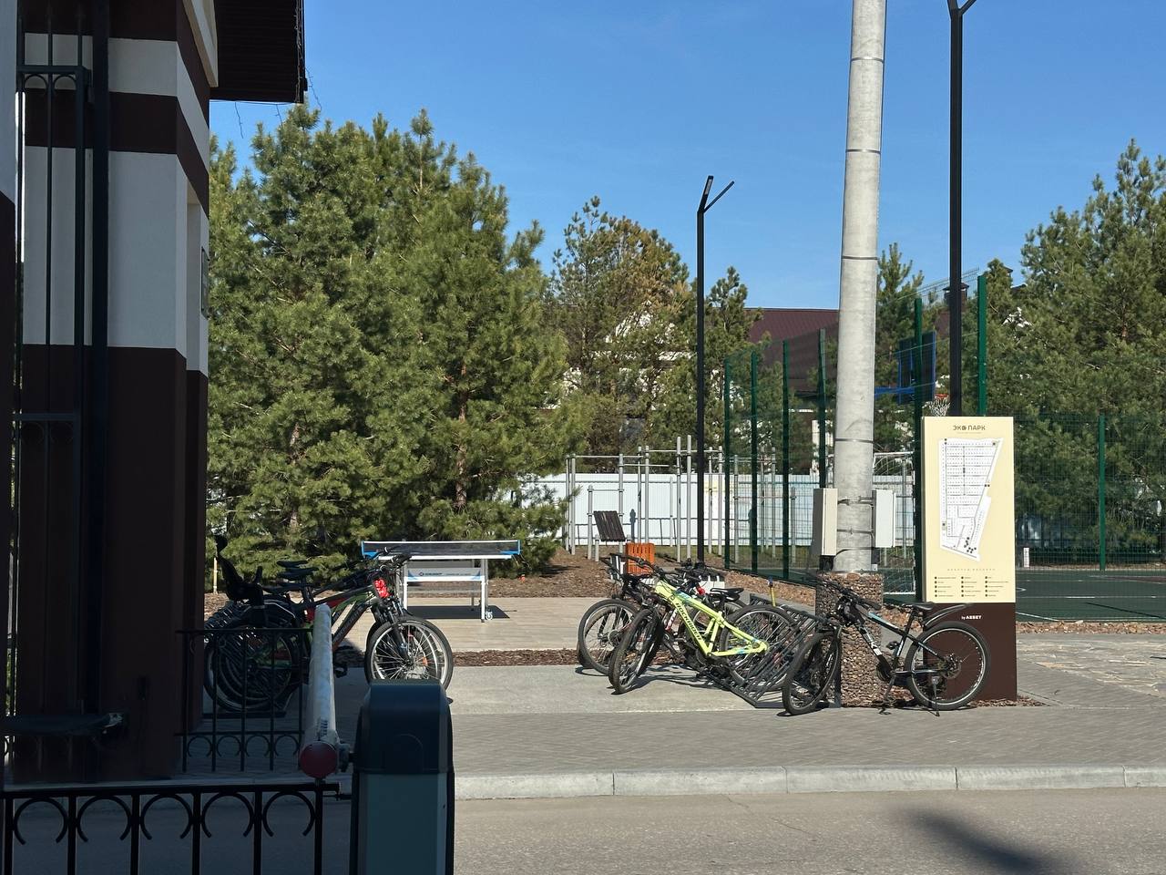 Просто хочу вам это все показать 💔
Жизнь в комфорте, чистоте, экологически чистом месте и с максимальным функционалом поселка 🏘️
Показать видео? Рассказать подробнее где и что я видела, и что это вооб... | Сетка — социальная сеть от hh.ru