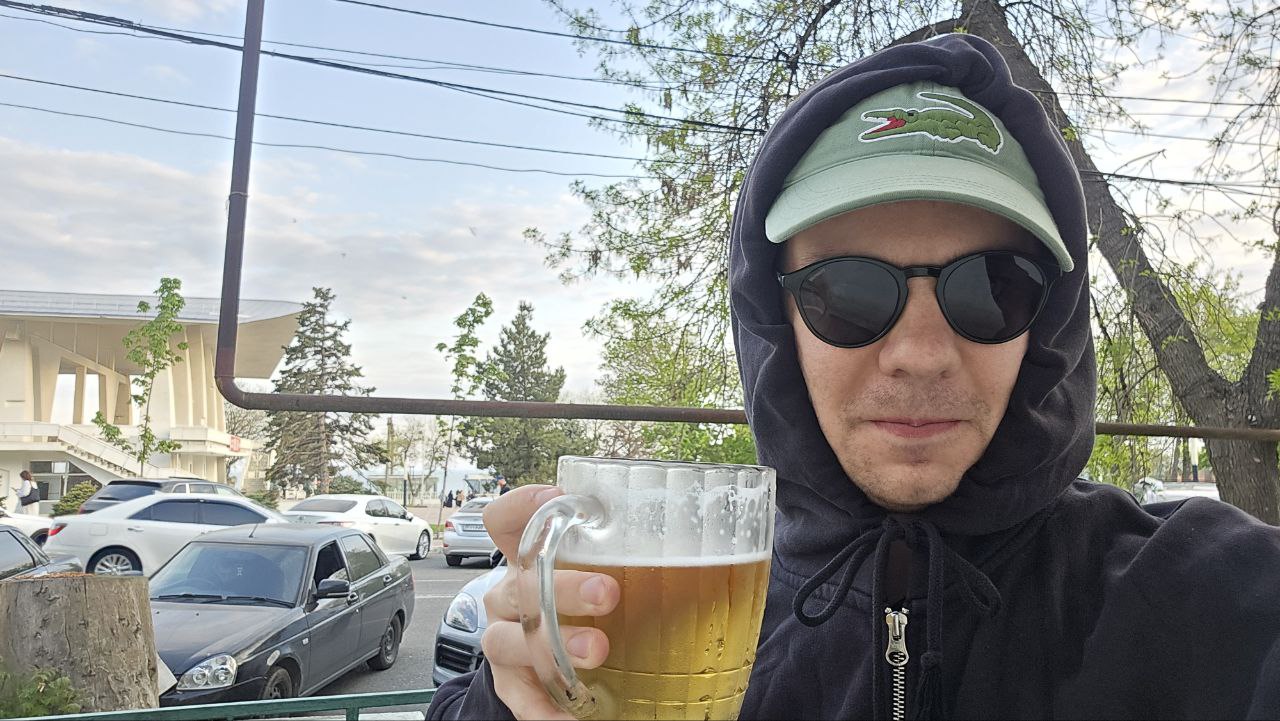 Приехал в Эмохачкалу в рамках тура.
Пиво есть, да и вы, коллеги, поработали хорошо на этой неделе (точнее злодействали на премии) пиздуйте бухать, я отпустил❤️ | Сетка — социальная сеть от hh.ru