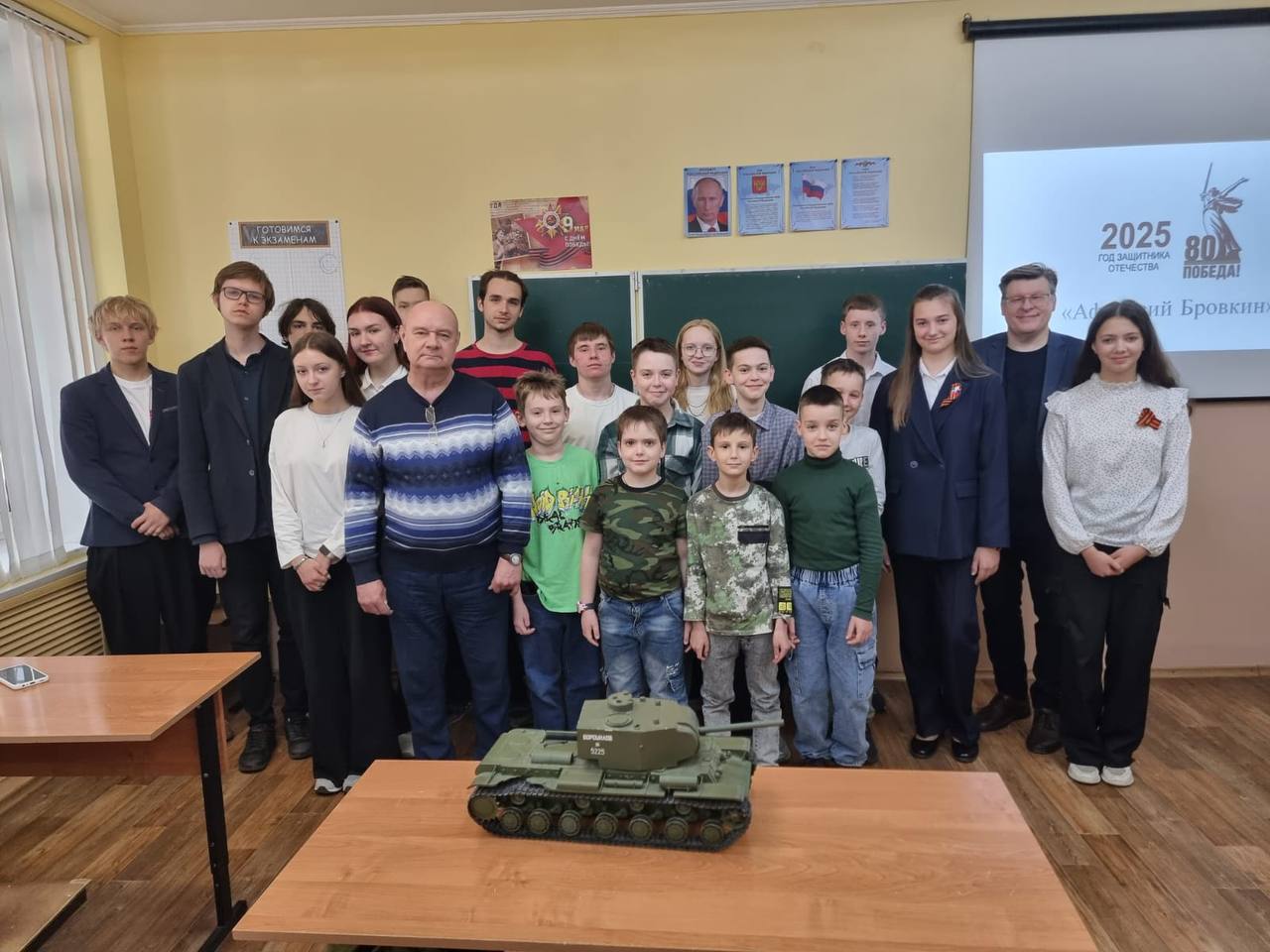 В общем все прошло в городе герое Туле более чем хорошо! Внимание и интерес детей, вопросы родителей, автографы и благодарности от взрослых! А самое главное: как слушали! Как слушали! Это для писателя... | Сетка — социальная сеть от hh.ru