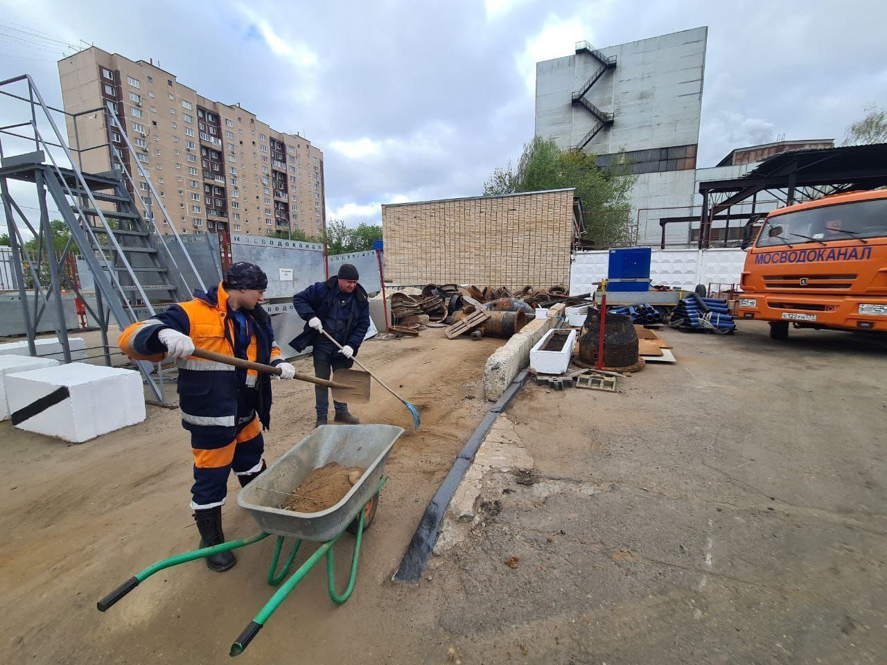 Сегодня в Мосводоканале прошел второй массовый субботник, а также завершился месячник весеннего благоустройства в компании | Сетка — социальная сеть от hh.ru