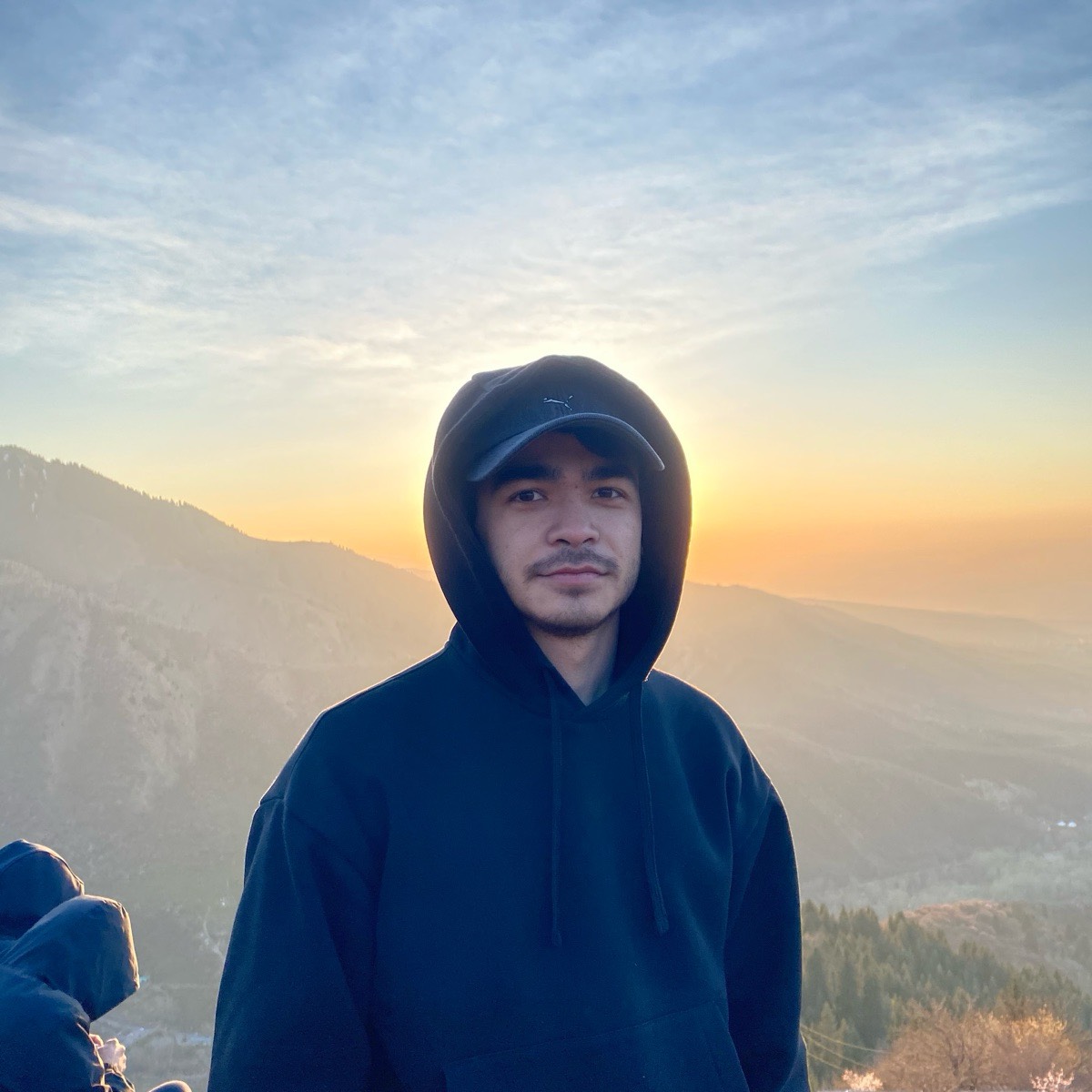 Исламбек Аманжолов