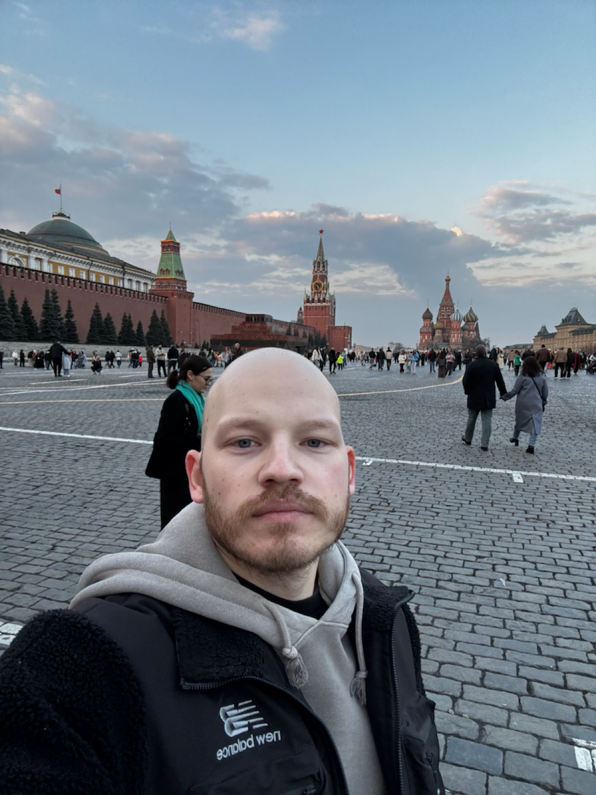 Всем привет, давайте знакомится.
Я интернет маркетолог. | Сетка — социальная сеть от hh.ru