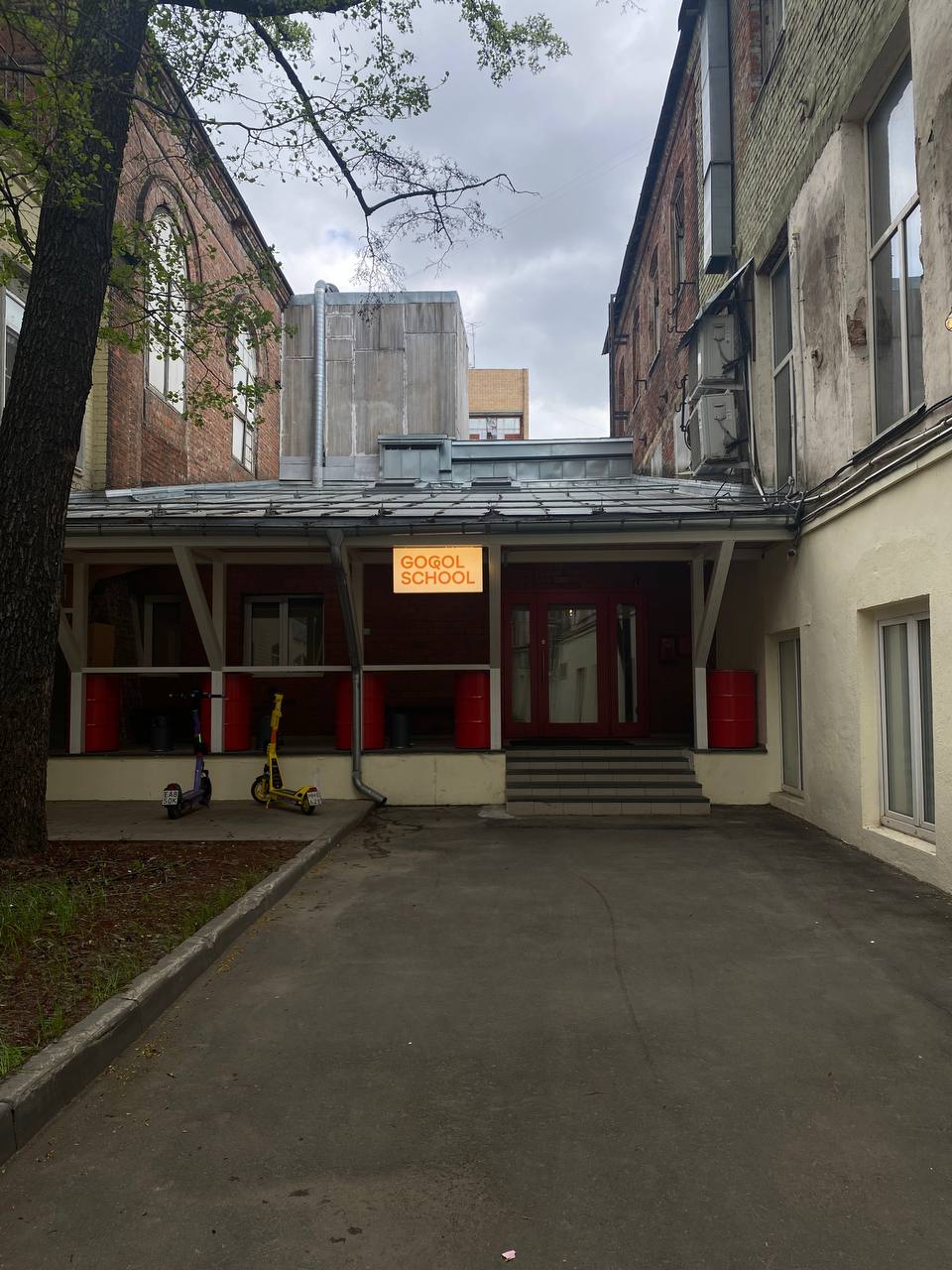 доброе-понедельничное!
#зарисовки выходных будут посвящены сегодня «отзыву» на практику, куда ходили с подругой в Gogol School:
💔«Кринжетерапия» — набор практик, которые позволяют тебе выйти за рамки ... | Сетка — социальная сеть от hh.ru