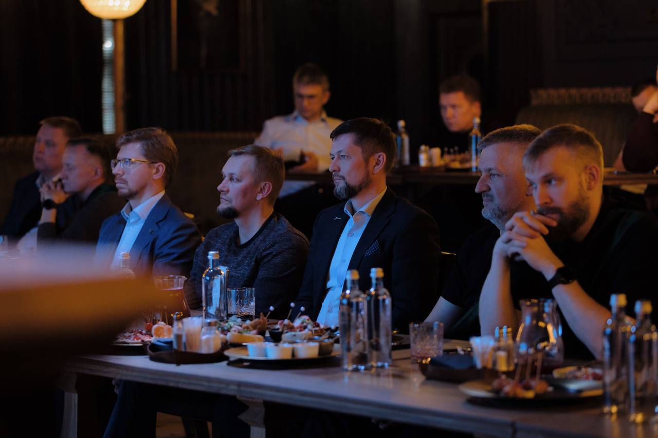 Вступил в "Артель"!
Запрос на нетворкинг в предпринимательской среде был всегда | Сетка — социальная сеть от hh.ru