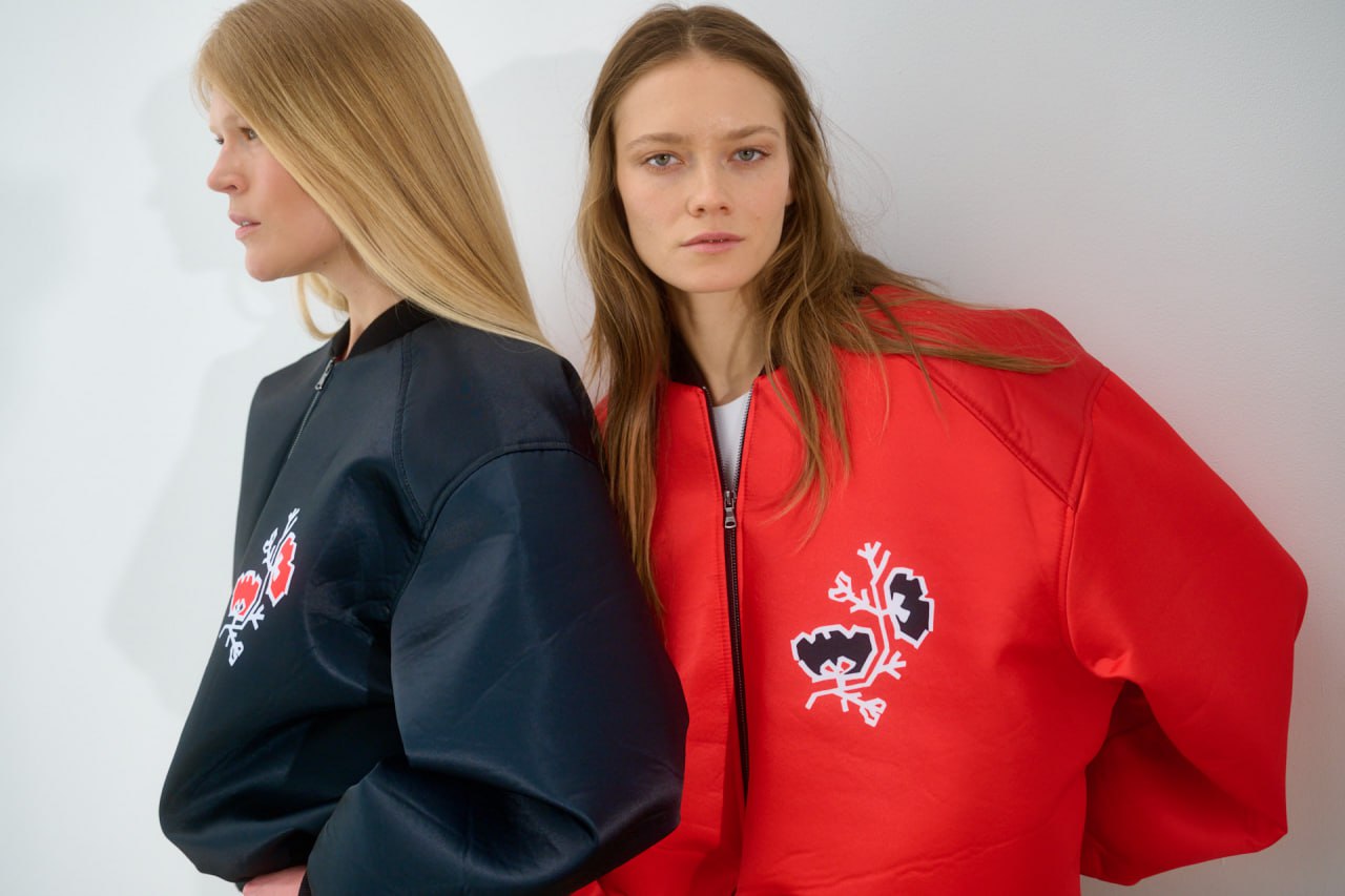В продолжение темы народных промыслов в современном дизайне: Front Fashion показал мини-коллекцию, в основу которой лег принт с липецким цветком | Сетка — социальная сеть от hh.ru