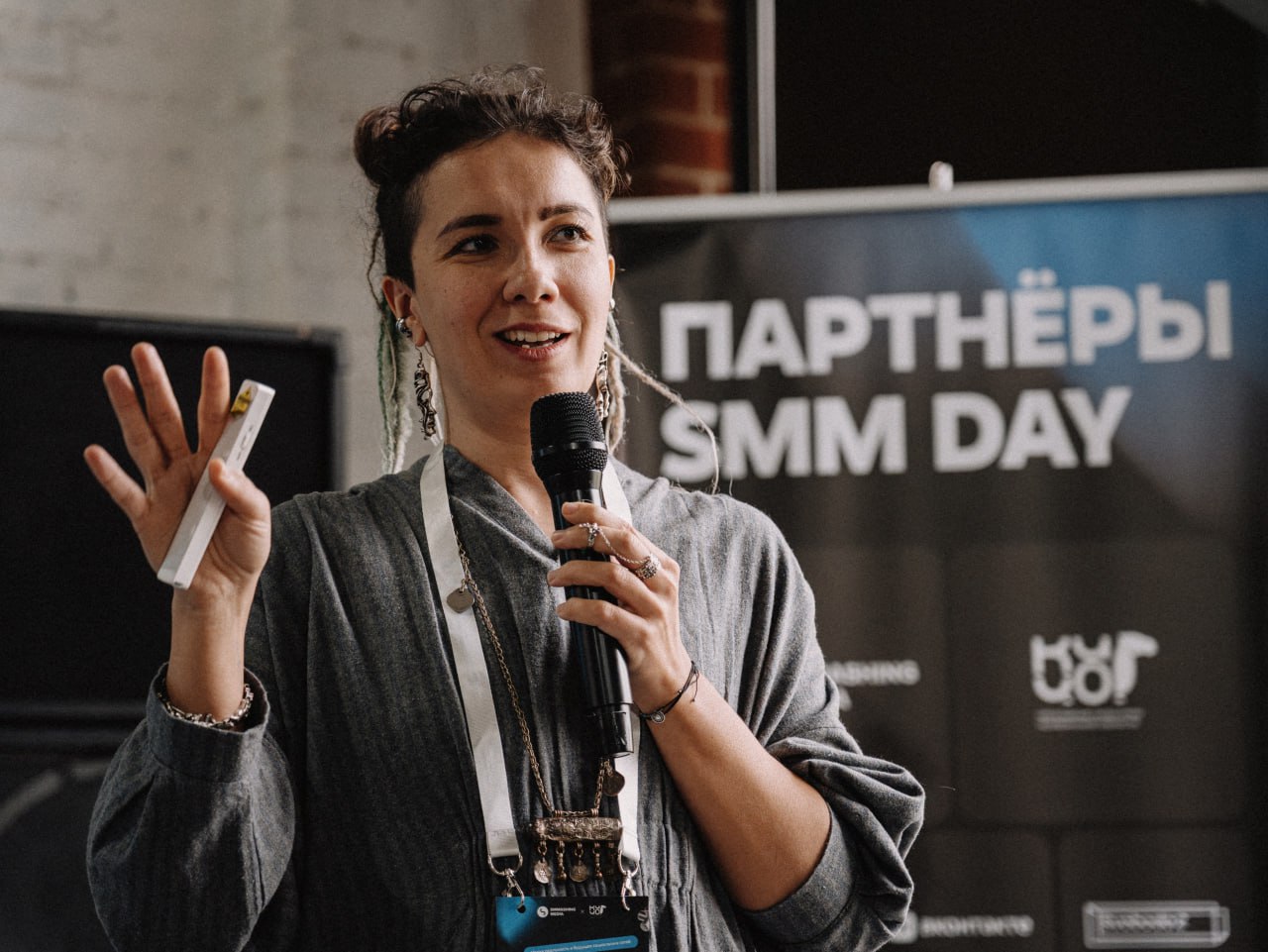 SMM Day завершился!
Три сотни участников, десятки провокационных вопросов, 18 партнеров, четыре часа аналитики, две фотозоны и всего один понедельник — лучший в этом году | Сетка — социальная сеть от hh.ru