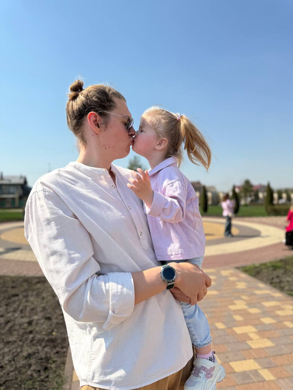 Итоги апреля
Пишу итоги уже пару лет — пишу их для себя, чтобы оглянуться назад и осознать, что прошёл ещё один крутой месяц.
Стараюсь учитывать и бизнесовые аспекты, и эмоциональные | Сетка — социальная сеть от hh.ru