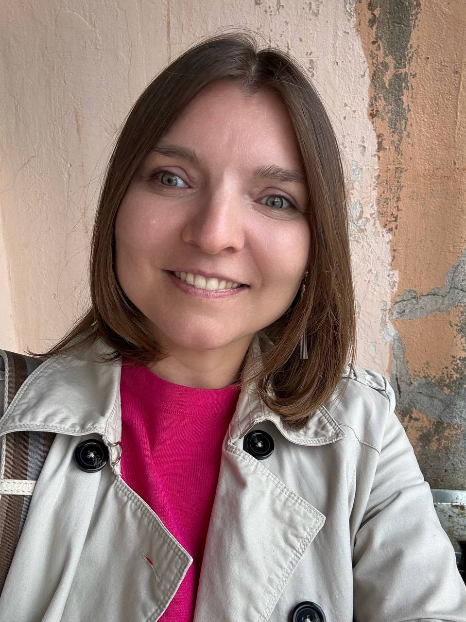 Волосы. Да-да, именно они.
С них сегодня началось моё утро — и внутренняя волна размышлений. Потому что я снова еду на стрижку.
Но на этот раз — с другим ощущением себя.
И с другой историей внутри | Сетка — социальная сеть от hh.ru