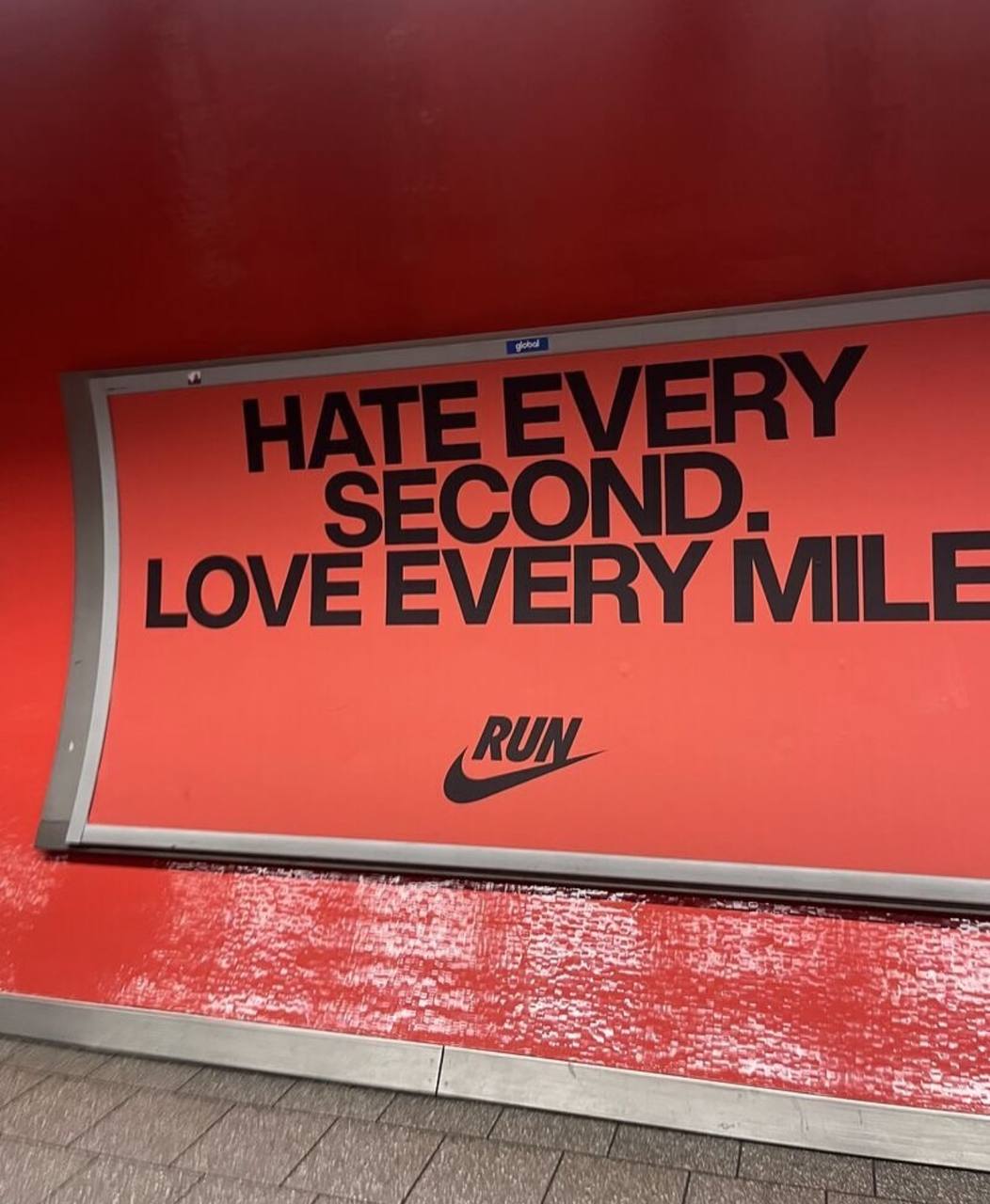 Упс? Nike попал в скандал из-за фразы «Never again» (Никогда больше) в кампании для Лондонского марафона | Сетка — социальная сеть от hh.ru