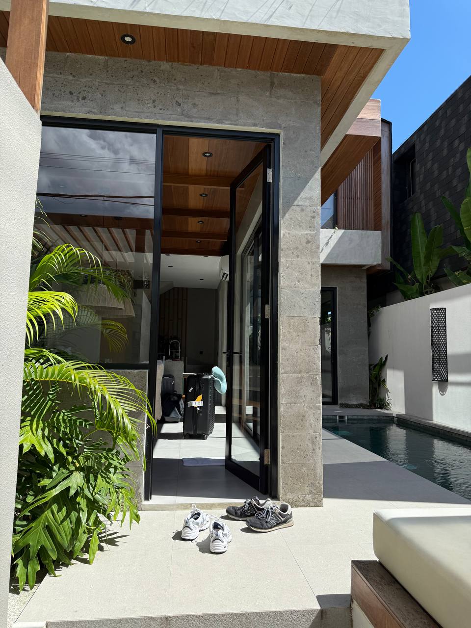 Нас научили работать. Но не научили отдыхать.
👑 С детства — чёткая установка:
сначала работа, потом отдых.
Сделаешь уроки — можно гулять.
Уберёшься — поиграешь.
Поработаешь — заслужишь выходной | Сетка — социальная сеть от hh.ru