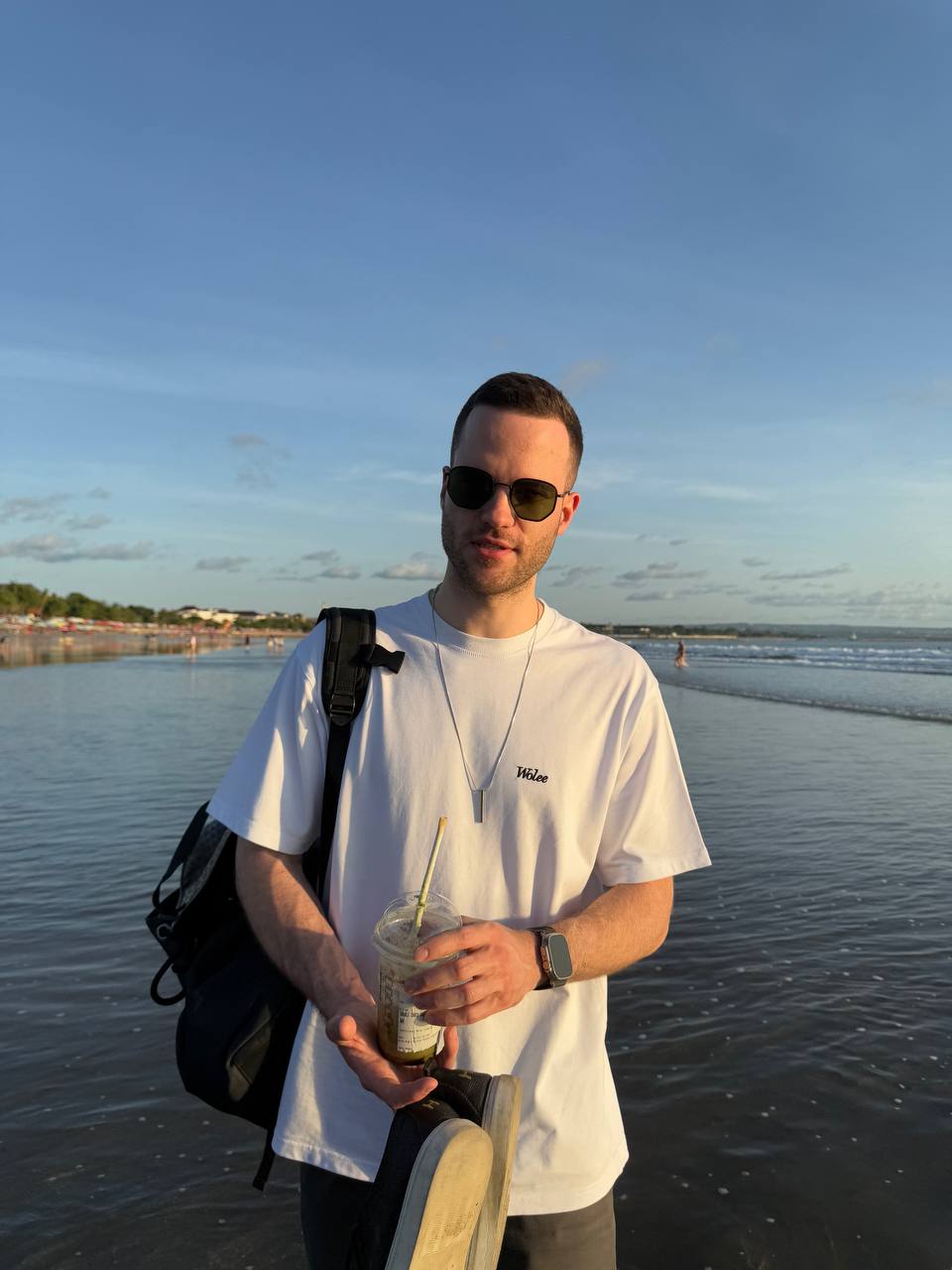 Нас научили работать. Но не научили отдыхать.
👑 С детства — чёткая установка:
сначала работа, потом отдых.
Сделаешь уроки — можно гулять.
Уберёшься — поиграешь.
Поработаешь — заслужишь выходной | Сетка — социальная сеть от hh.ru