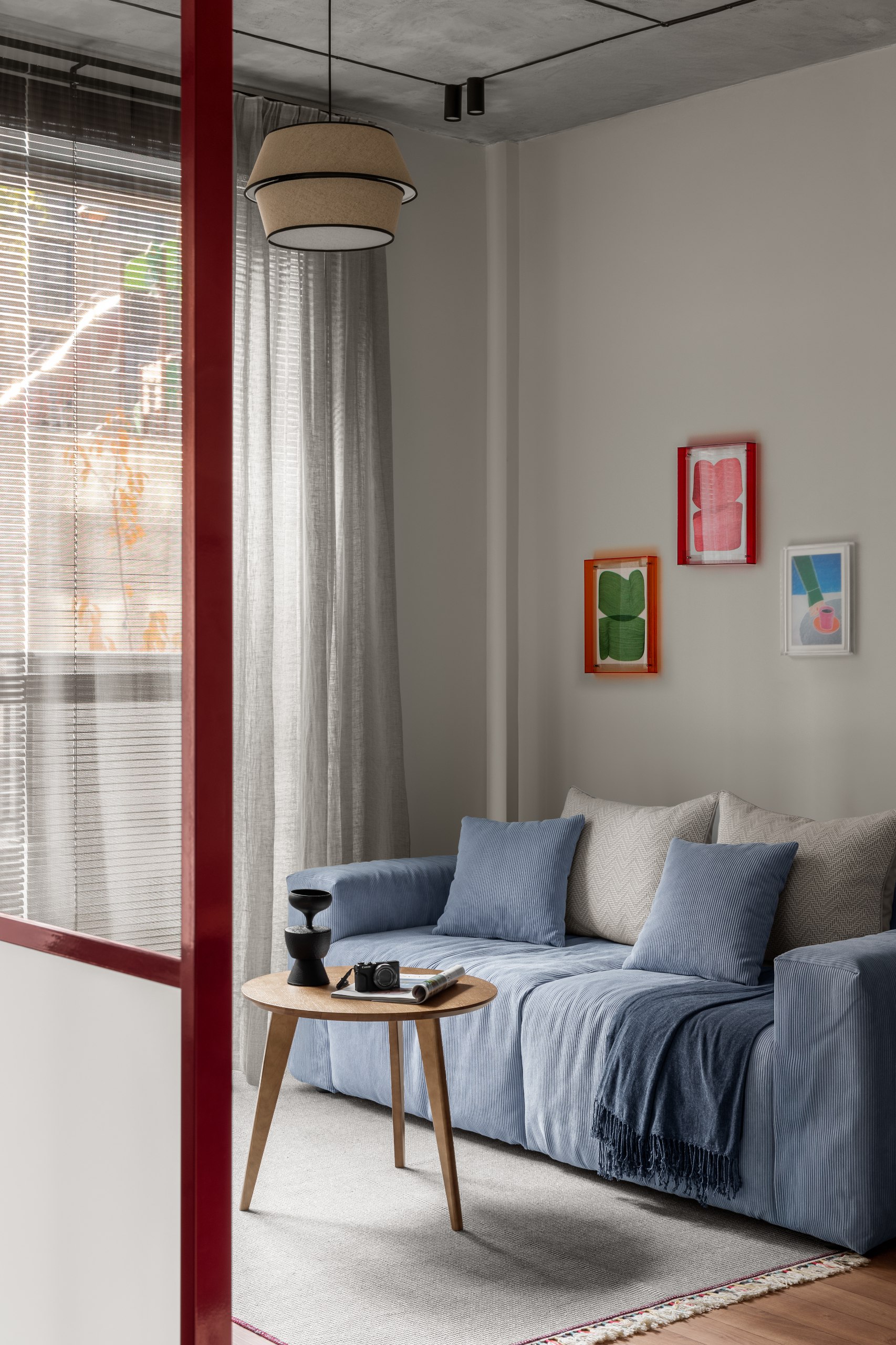 Дизайнер Таншолпан Кенесова превратила 45 квадратных метров в нарядное и функциональное пространство для жизни и творчества активной и увлеченной своим делом молодой заказчицы | Сетка — социальная сеть от hh.ru