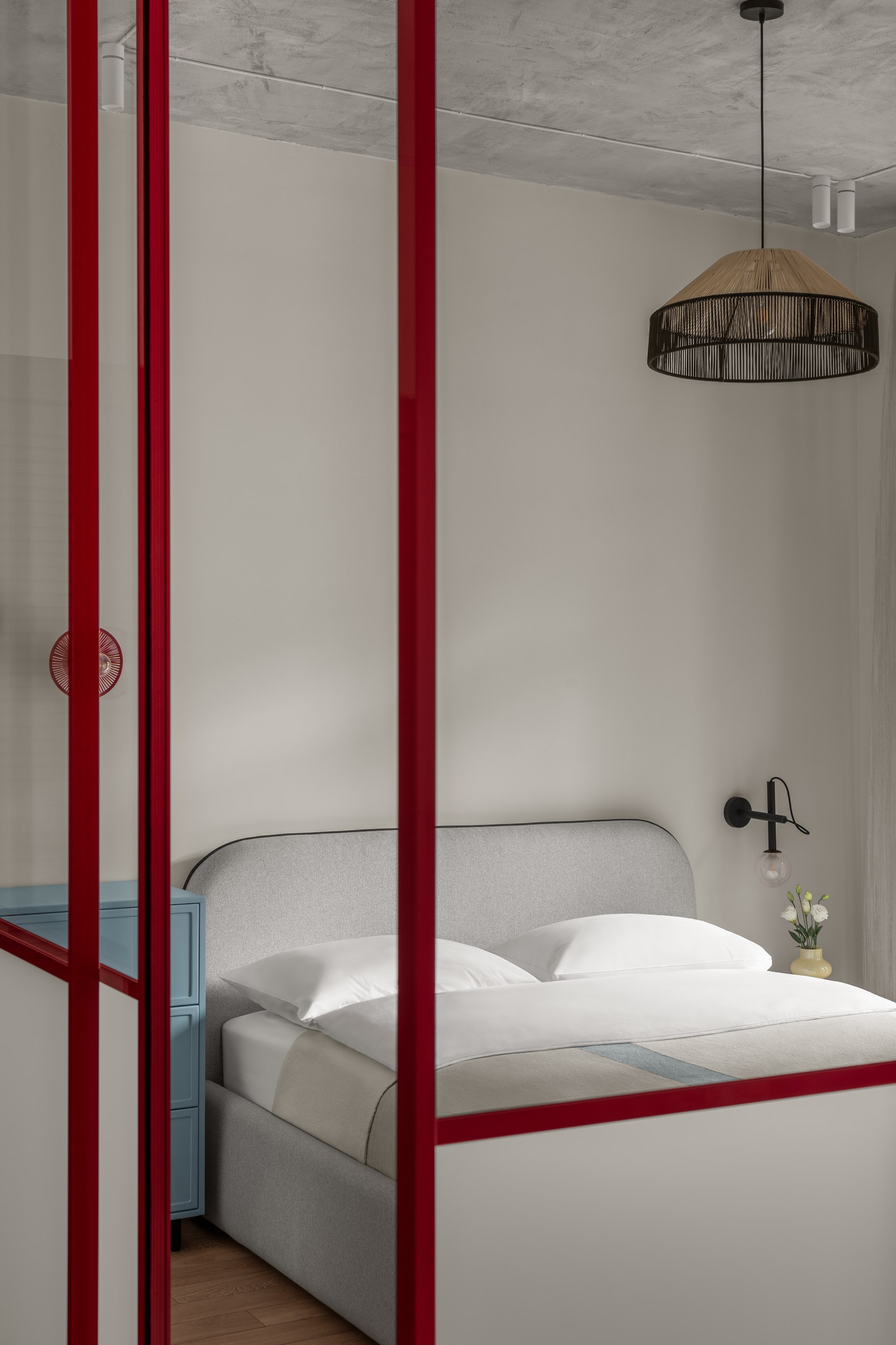 Дизайнер Таншолпан Кенесова превратила 45 квадратных метров в нарядное и функциональное пространство для жизни и творчества активной и увлеченной своим делом молодой заказчицы | Сетка — социальная сеть от hh.ru