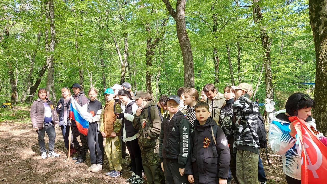 Жители нескольких округов совершили восхождение на Бештау
1 Мая ставропольцы отмечают в духе праздника — весело, на природе и занимаясь физической активностью | Сетка — социальная сеть от hh.ru