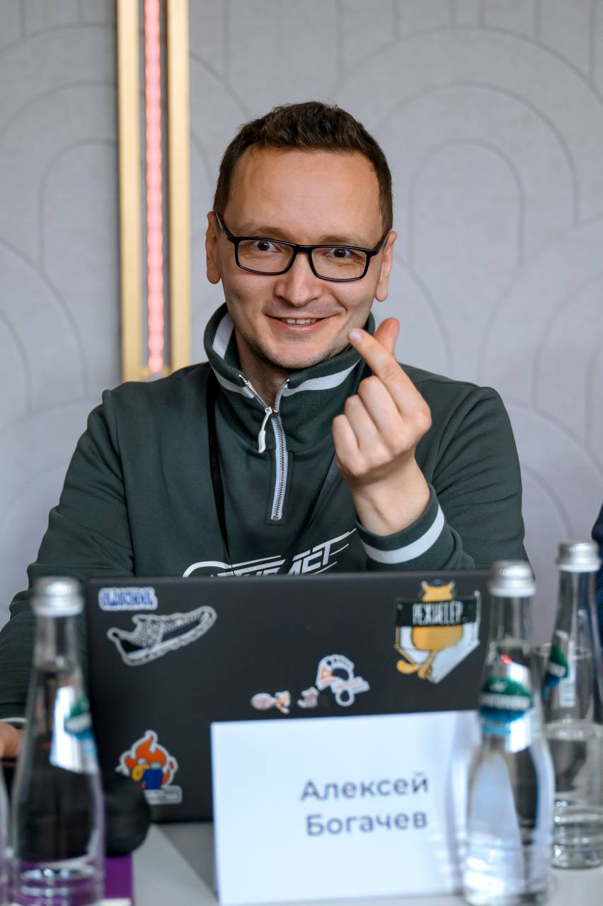 Всегда интересно и даже полезно рефлексировать. А так как без анализа прошедших событий развиваться сложнее, то попробую посмотреть что же произошло в апреле | Сетка — социальная сеть от hh.ru