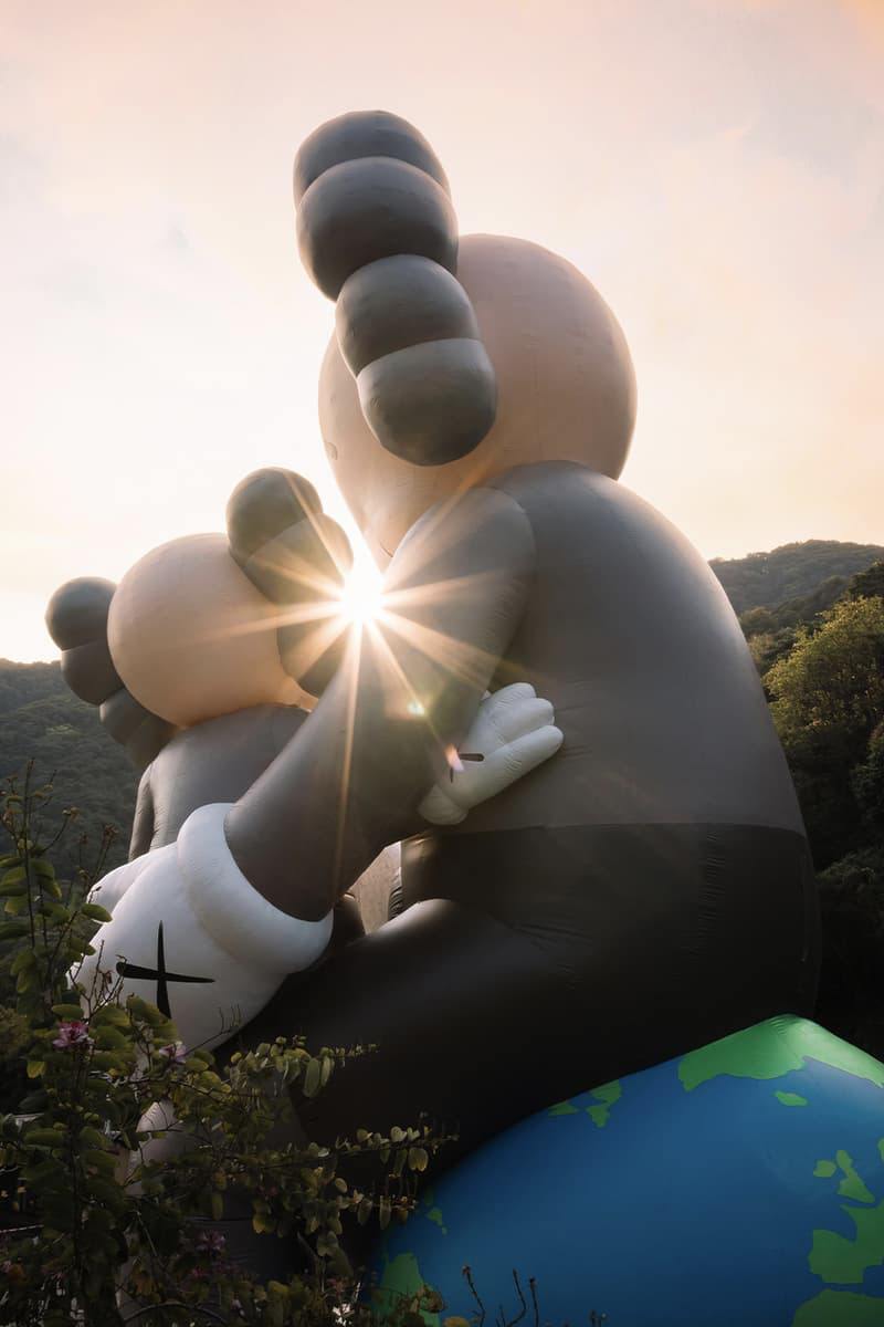 Проект KAWS, американского художника Брайана Донелли, разросся до каких-то неймоверных размеров. Это легко заметить по их маркетингу, который вышел уже на какой-то космический уровень | Сетка — социальная сеть от hh.ru