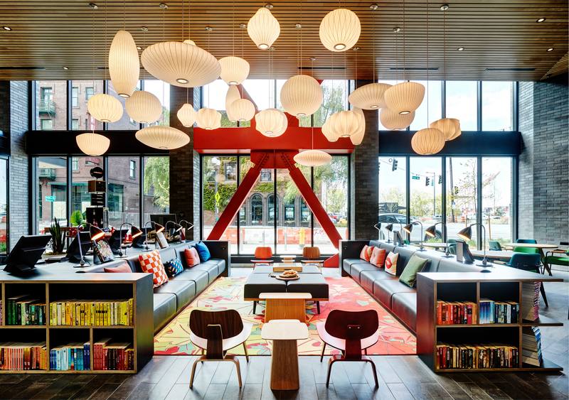 Отели становятся коворкингами: Marriott International объявила о покупке голландской сети отелей CitizenM за $355 млн.
CitizenM — это не просто отель, где можно переночевать | Сетка — социальная сеть от hh.ru