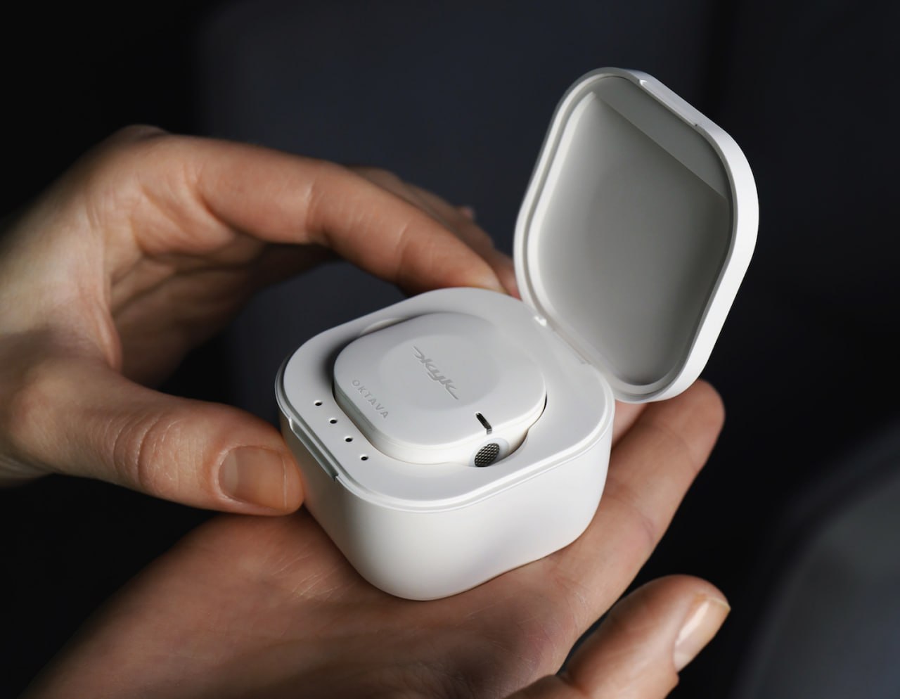 ⏺ «Октава ДМ» (ГК «Ростех») показала ЖУКа — первый беспроводной петличный микрофон, созданный компанией
ЖУК ориентирован на тех, кто производит медиаконтент: снимает репортажи или обзоры, ведет стримы... | Сетка — социальная сеть от hh.ru