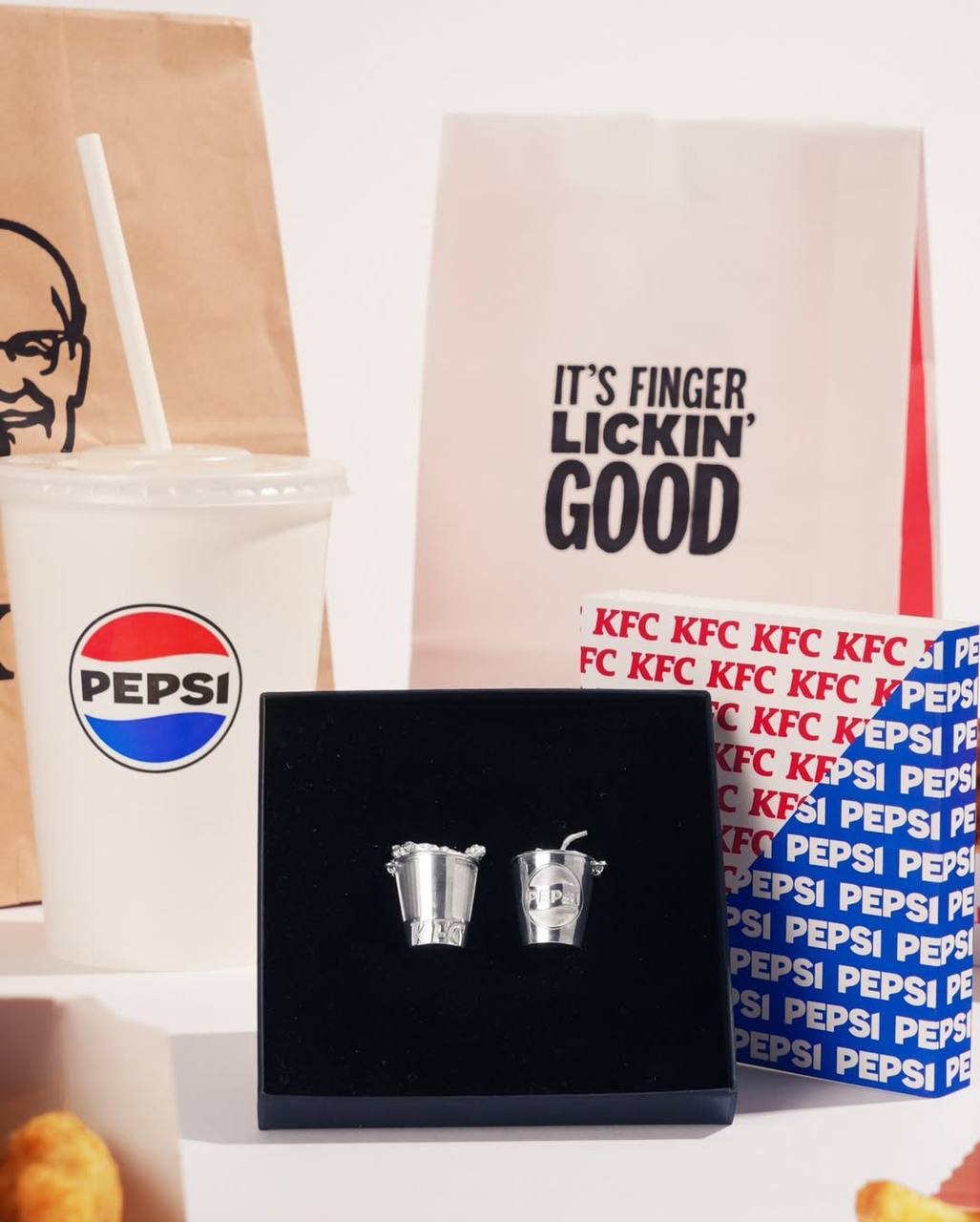 Годно, британский Pepsi заколлабился с KFC и выкатил кулоны дружбы | Сетка — социальная сеть от hh.ru