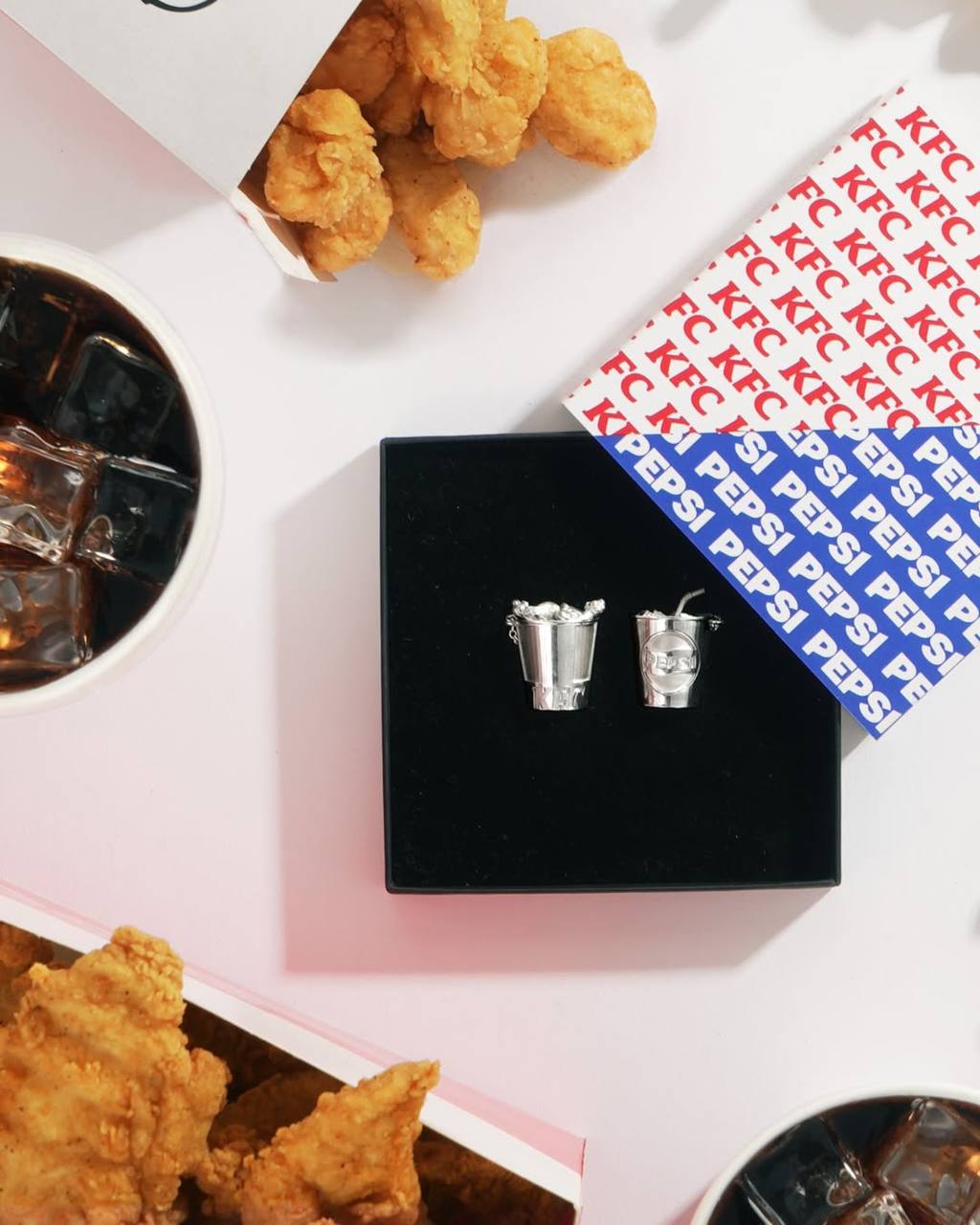 Годно, британский Pepsi заколлабился с KFC и выкатил кулоны дружбы | Сетка — социальная сеть от hh.ru