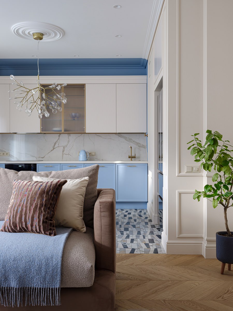 Дизайнеру Элине Мусиной нравятся современные цветные интерьеры с деталями из классики и ар-деко — этот вышел как раз таким. Смотрите и читайте на сайте wajournal.ru | Сетка — социальная сеть от hh.ru