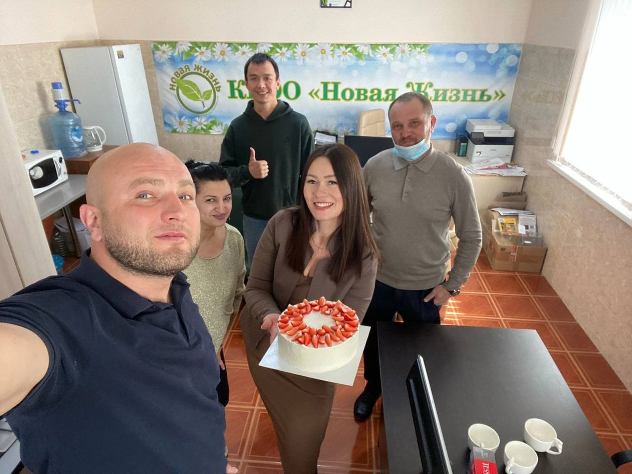 Уважаемые друзья, партнёры!👋
С радостью сообщаем, что КРОО «Новая Жизнь» отмечает сегодня пятилетний юбилей!🎂
Все это время вместе с вами мы проводили различные благотворительные программы и проекты, ... | Сетка — социальная сеть от hh.ru