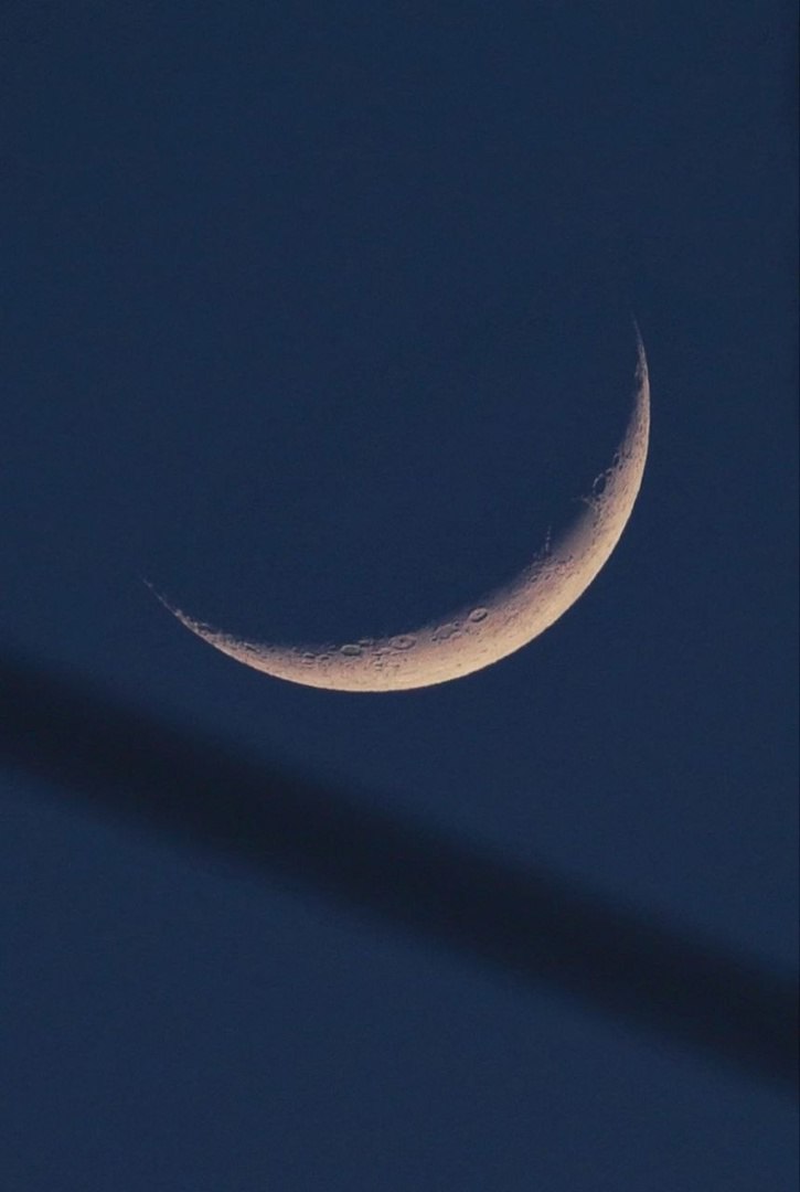 Недавняя луна над Ставрополем
📸Владимир Калашников | Сетка — социальная сеть от hh.ru